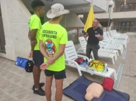 Formación práctica de primeros auxilios con socorristas de Marnin